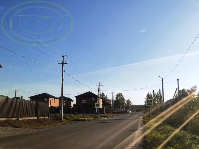 Участок в малонаселенной части поселка Садовый. Подведение коммуникаций: вода от Горводокала, канализация, газ - финансируются муниципальными и областными властями. Старая часть поселка газифицирована, водоснабжение – централизованное. Широкая асфальтированная улица. Ночное освещение. Высокоскорос